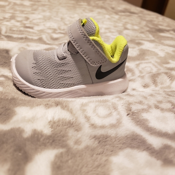 Nike baby athletic style shoes, velcro strap, green and grey, size 2c, mesh - Picture 3 of 4